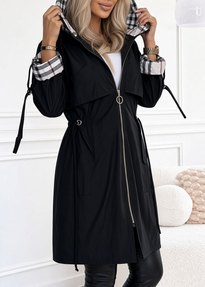 Monique | Manteau à capuche et bordures à carreaux