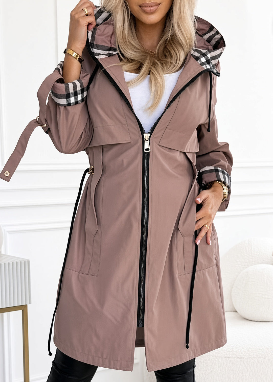 Monique | Manteau à capuche et bordures à carreaux