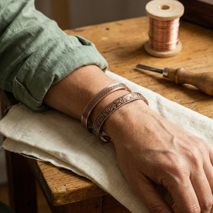 Duo de bracelets en cuivre forgé