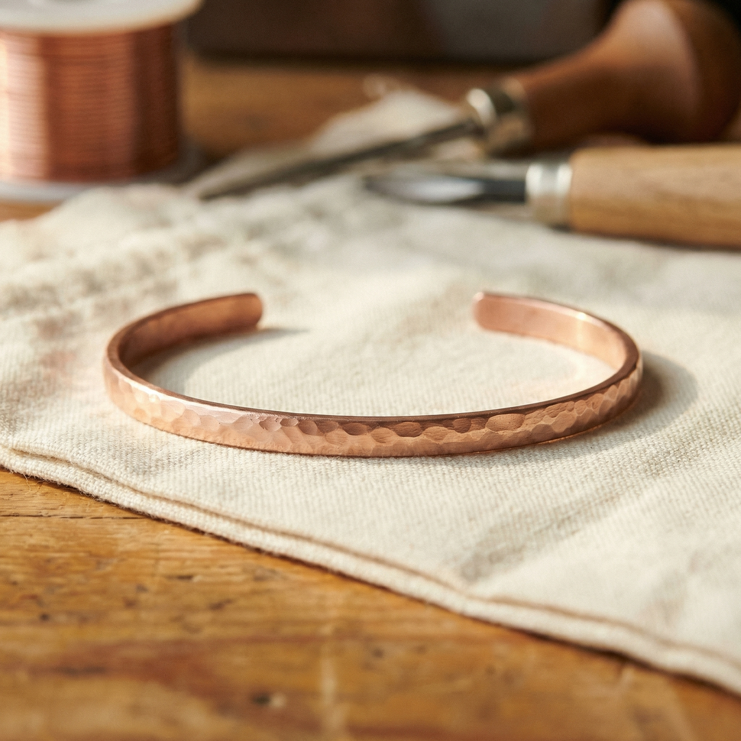 Bracelet de cheville en cuivre martelé