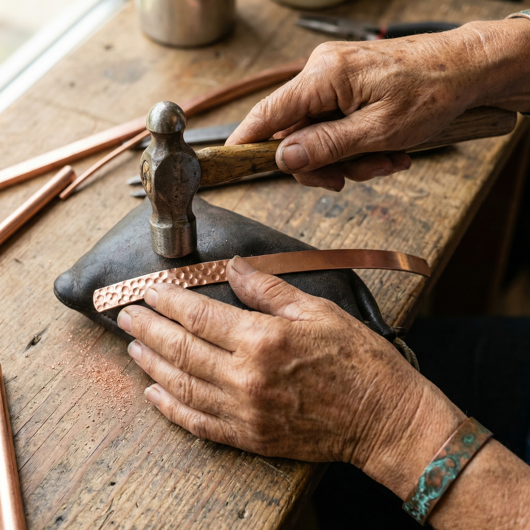 Bracelet de cheville en cuivre martelé