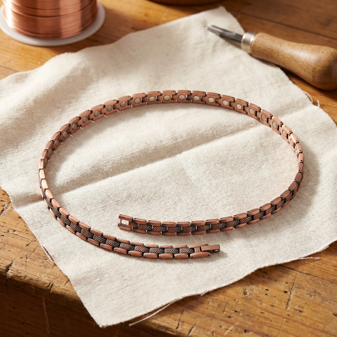Collier en cuivre texturé