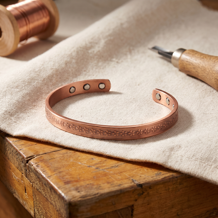 Bracelet en cuivre à fleurs