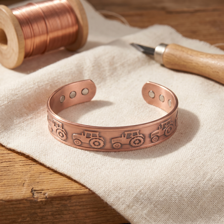 Bracelet en cuivre à motif tracteur