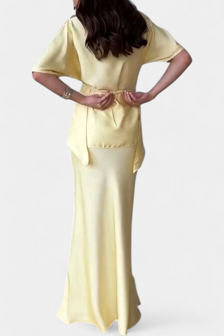 Ensemble Sara avec Top à Épaules Croisées et Jupe Légère