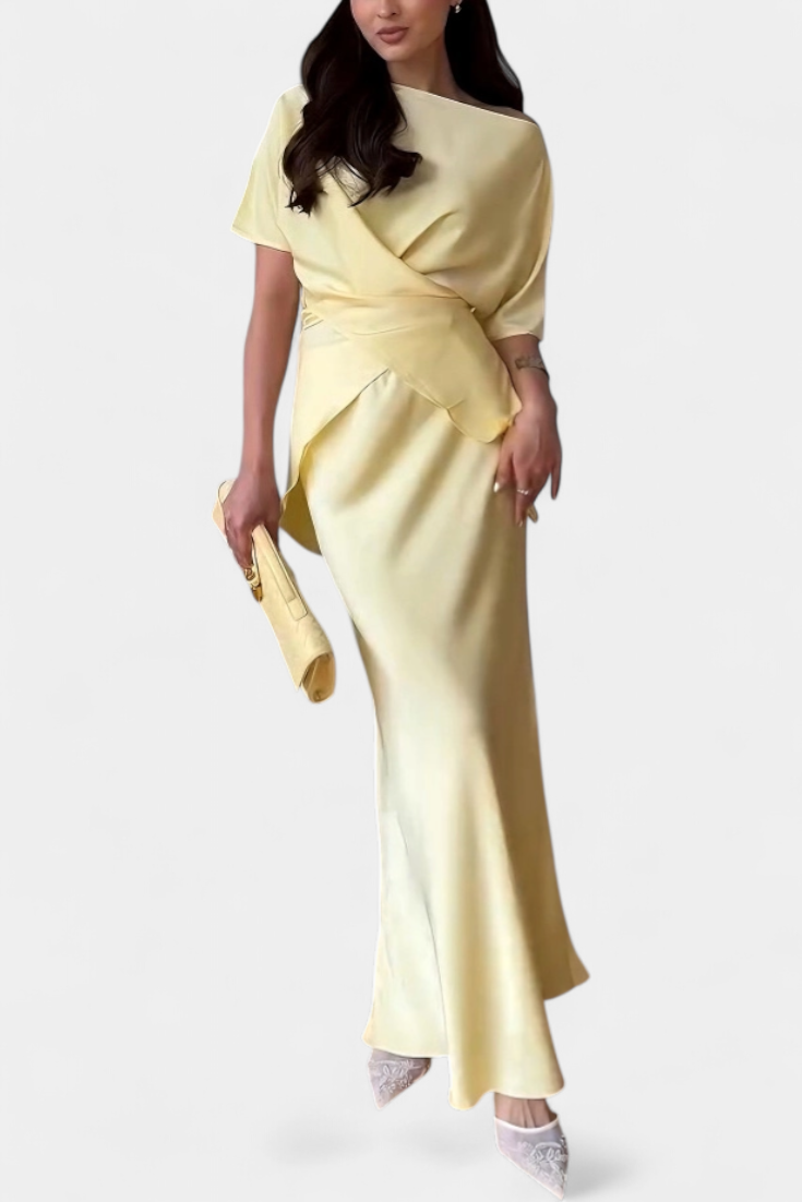 Ensemble Sara avec Top à Épaules Croisées et Jupe Légère