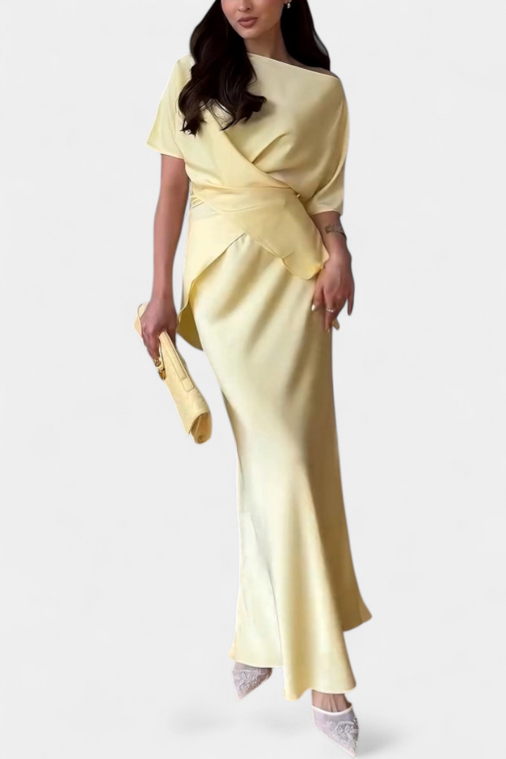 Ensemble Sara avec Top à Épaules Croisées et Jupe Légère