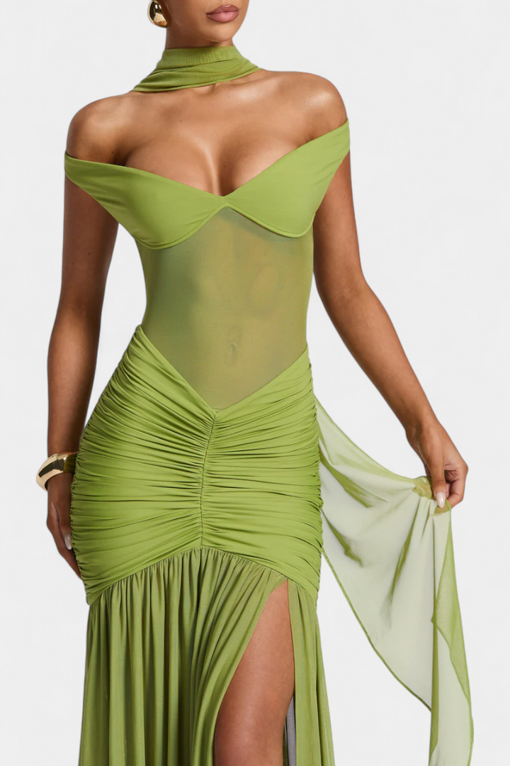 Robe Milica en Soie de Lait avec Décolleté Profond et Plis Sculptés