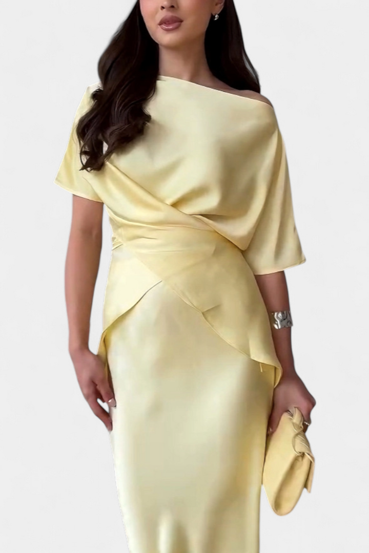 Ensemble Sara avec Top à Épaules Croisées et Jupe Légère